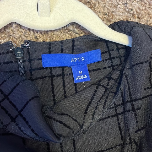 Black women’s dress with belt size medium - Picture 4 of 4